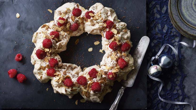 Low-fat Christmas pavlova