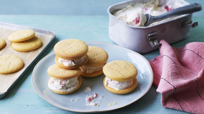 Rhubarb and custard ice cream sandwiches 