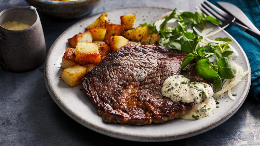 Rib eye steak with bearnaise sauce