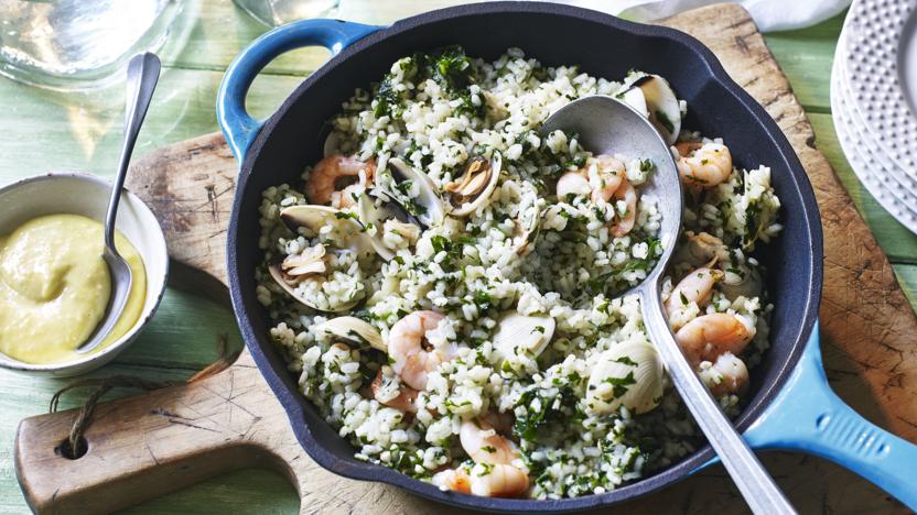 Rice with clams, prawns and aioli