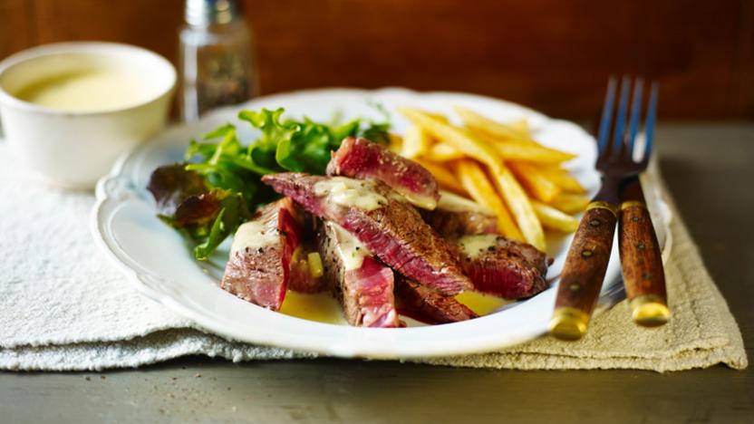 Rump steak with béarnaise sauce and chips