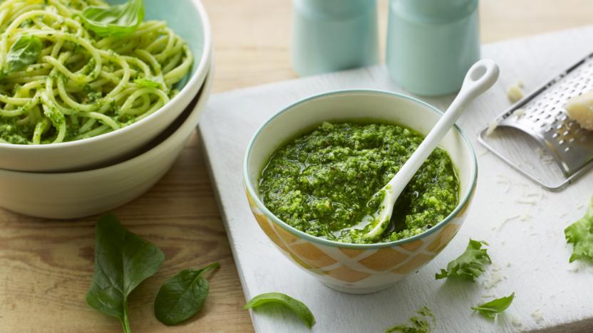 Salad leaf pesto 