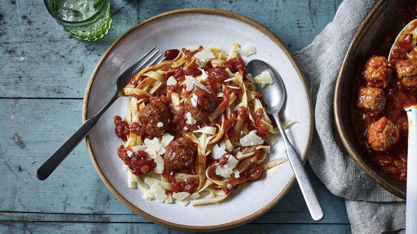 Slow cooker meatballs in tomato sauce 