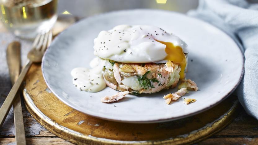 Smoked salmon hash brown with poached egg and hollandaise 