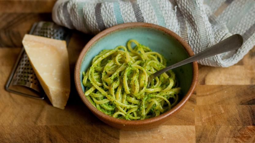 Spaghetti with broccoli pesto