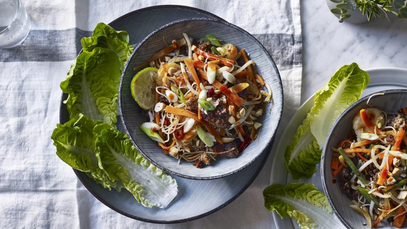 Spicy beef lettuce cups