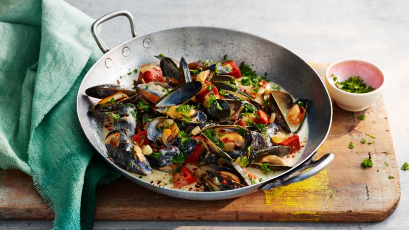 Spicy mussels with chorizo and cider