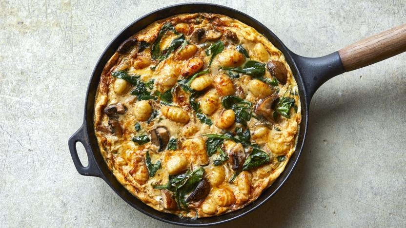 https://ichef.bbci.co.uk/food/ic/food_16x9_832/recipes/spinach_and_mushroom_31250_16x9.jpg