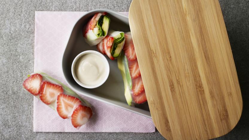 Strawberry, avocado and spinach summer rolls