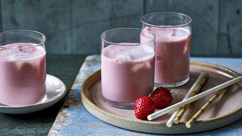 Strawberry lassi