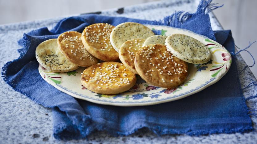 Sun-dried tomato and poppy seed savoury biscuits