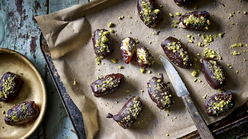 Tahini and chocolate dates