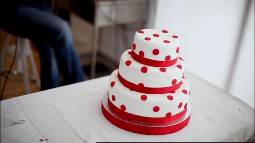 Red Velvet Cake – Square | Wilton Patisserie