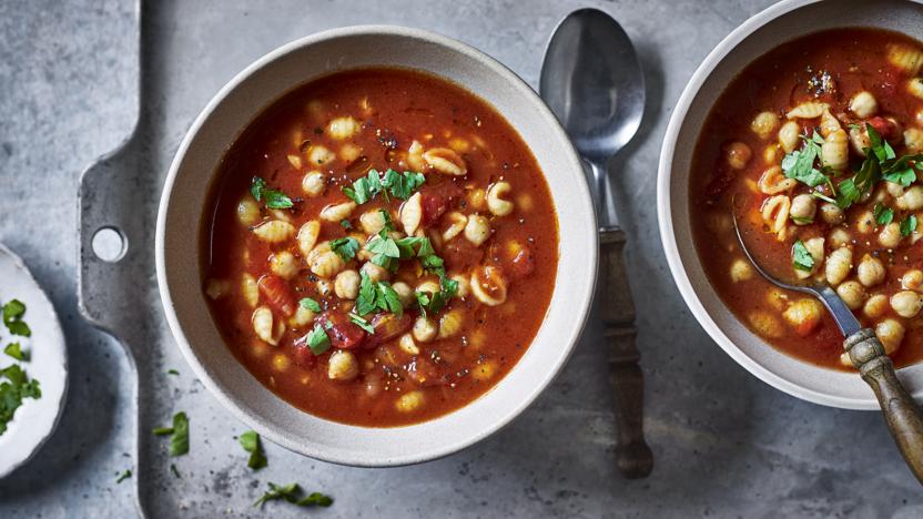 Tomato, chickpea and pasta soup