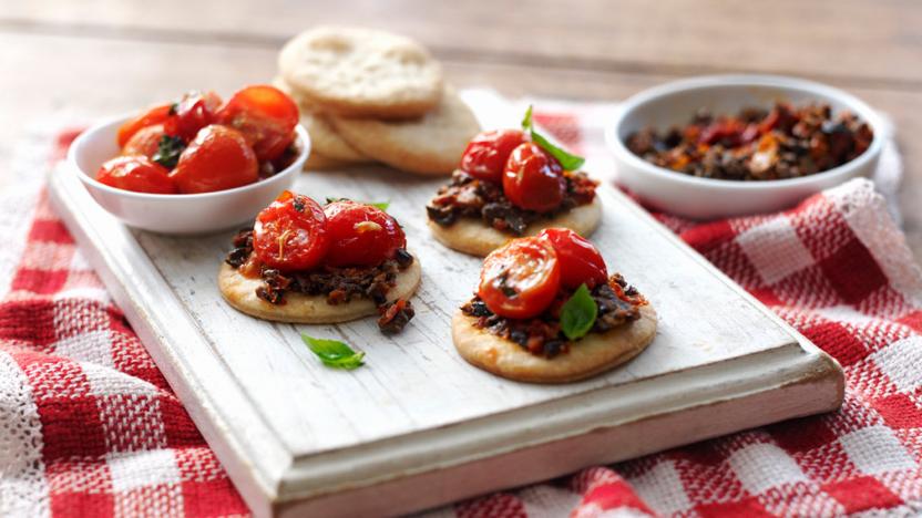 Tomato confit canapés