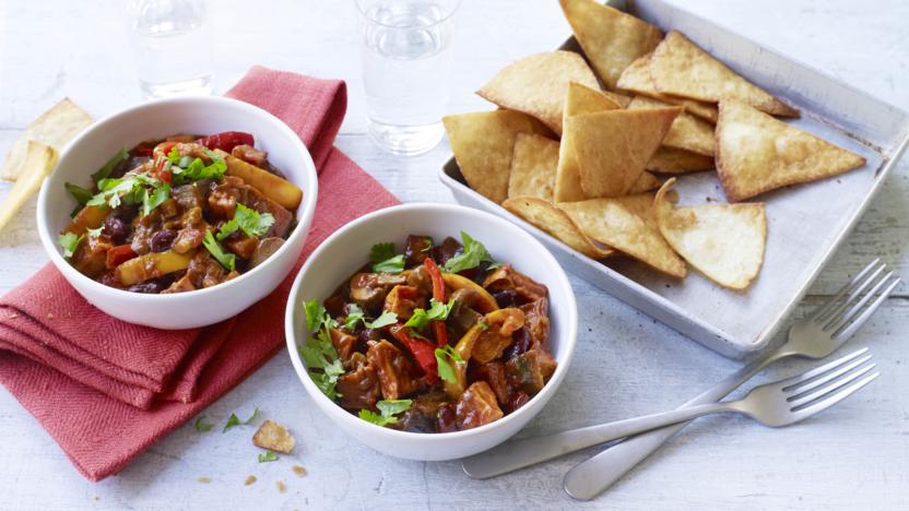 Vegetable chilli with tortilla chips