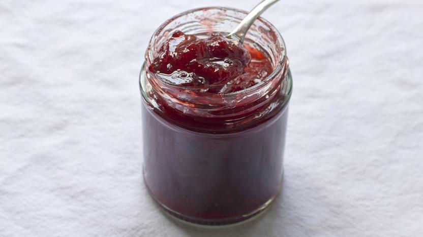 Whole strawberry and vanilla preserve