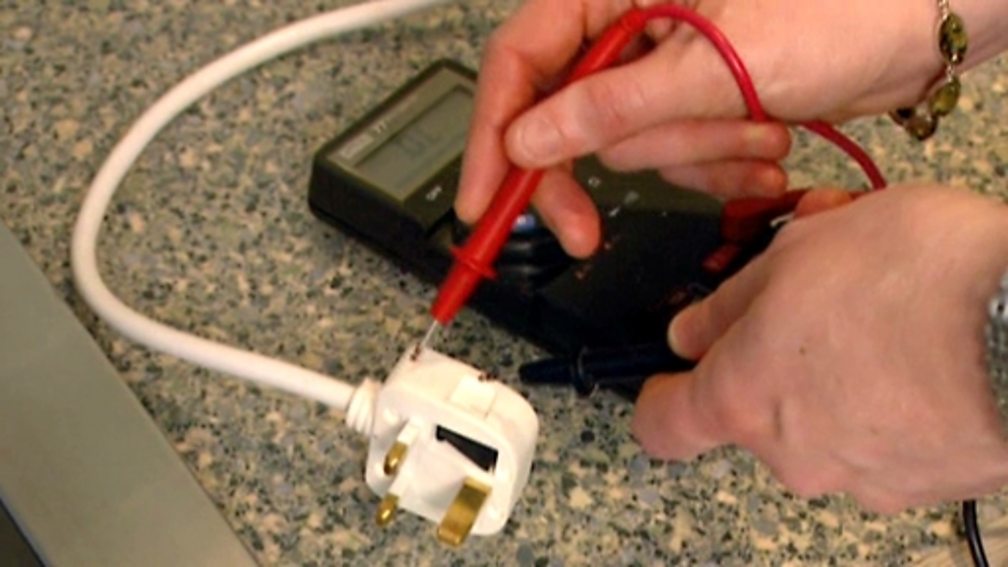 BBC Two Science Clips, Circuits and Conductors, What materials
