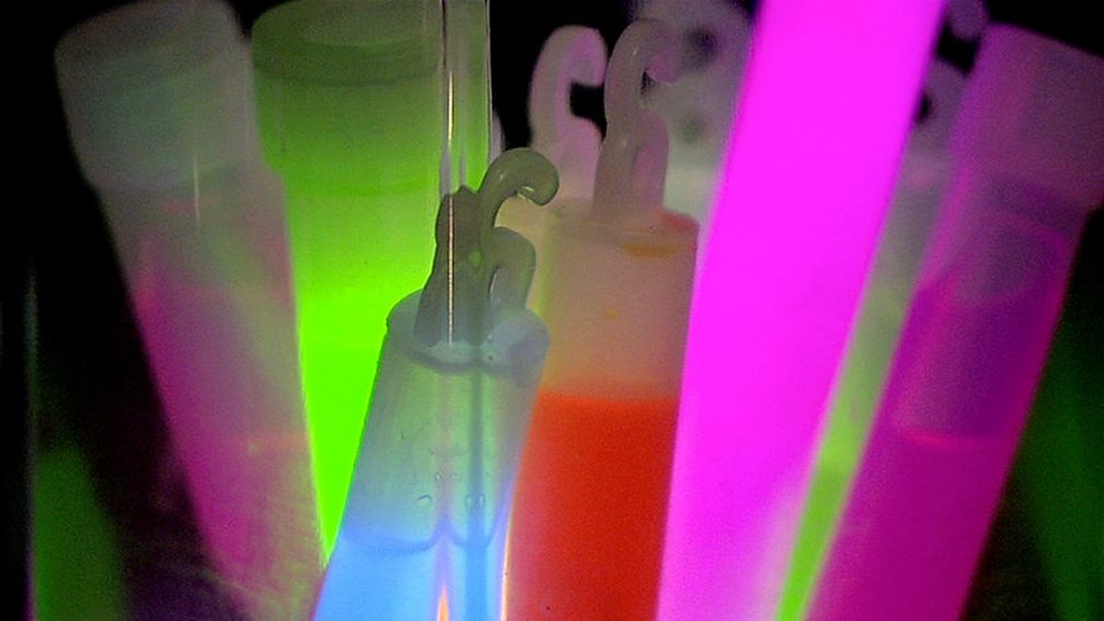 BBC One Bang Goes the Theory, How do glow in the dark materials work?