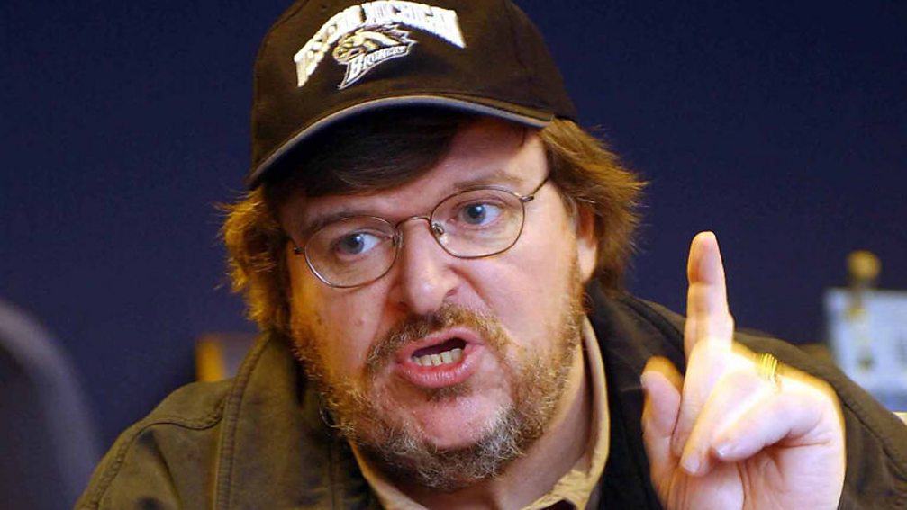 Известный критик. Michael Moore Palme d'or. Режиссер подъезжает.