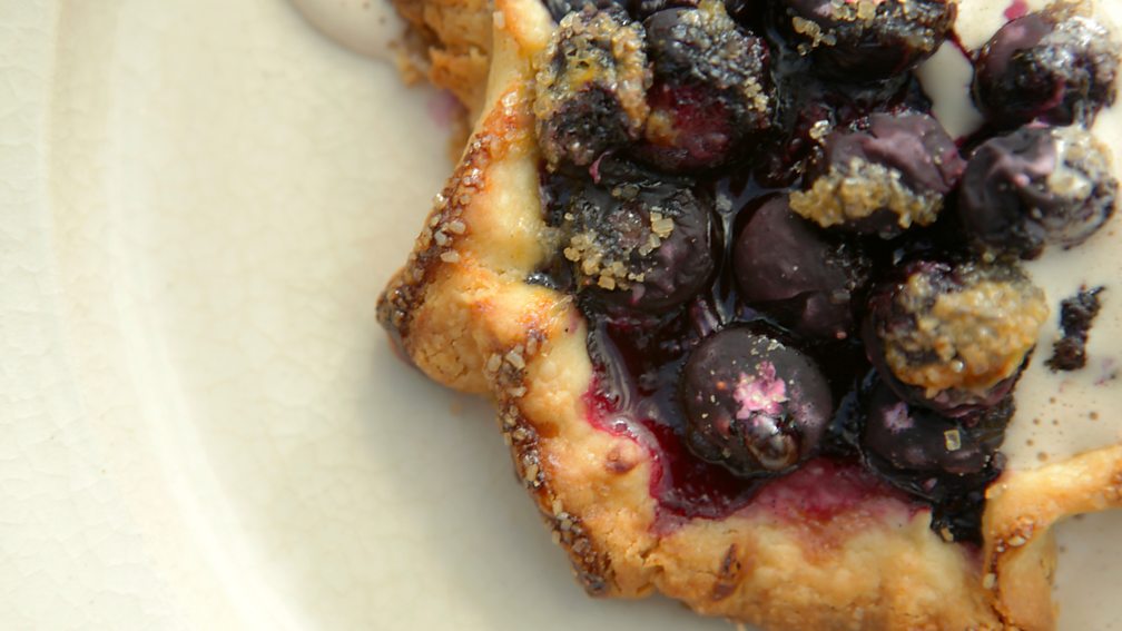 BBC Two James Martin Home Comforts, Series 2, Holiday Favourites, British seaside chowder