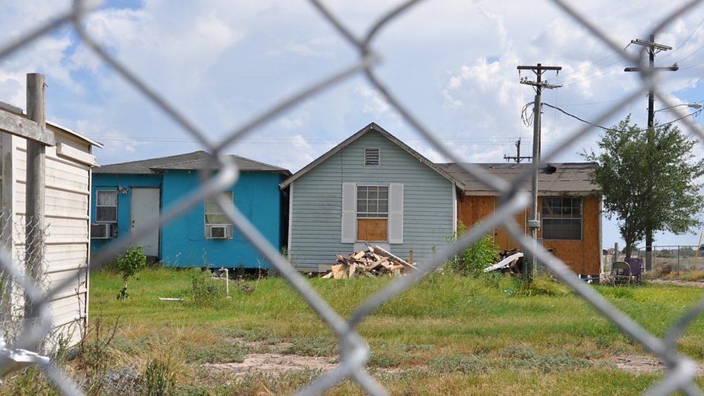 BBC World Service - Business Daily, Living on the Border, Life in the