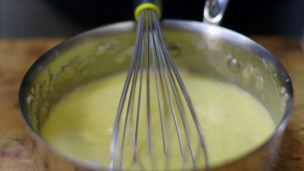 BBC BBC Food, Techniques, How to knead bread dough