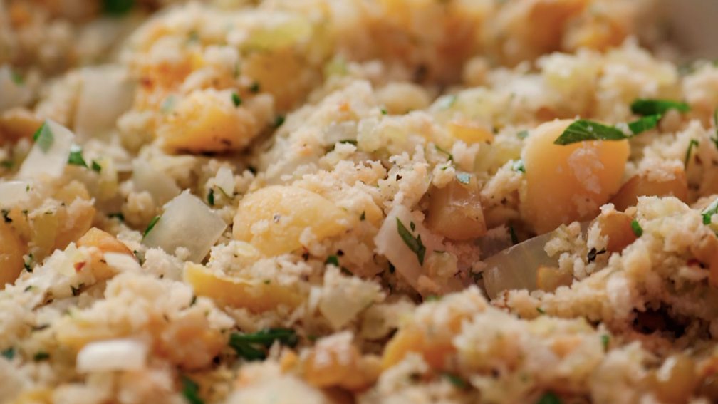 BBC One Mary Berry’s Ultimate Christmas, Mary Berry's perfect turkey gravy