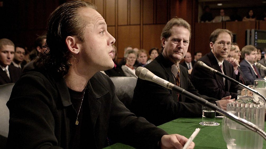 Drummer Lars Ulrich (L) of Metallica testified before the US Senate on music on the Internet in 2000 (Credit: Getty Images)