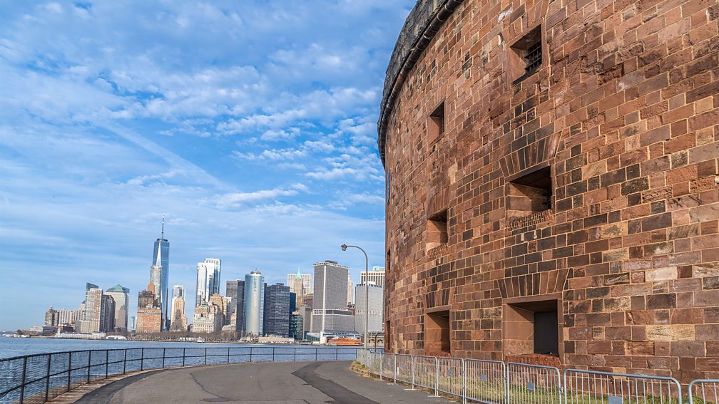Tomka/Alamy The red-brick Castle Williams helped deter a British invasion in the War of 1812 (Credit: Tomka/Alamy)