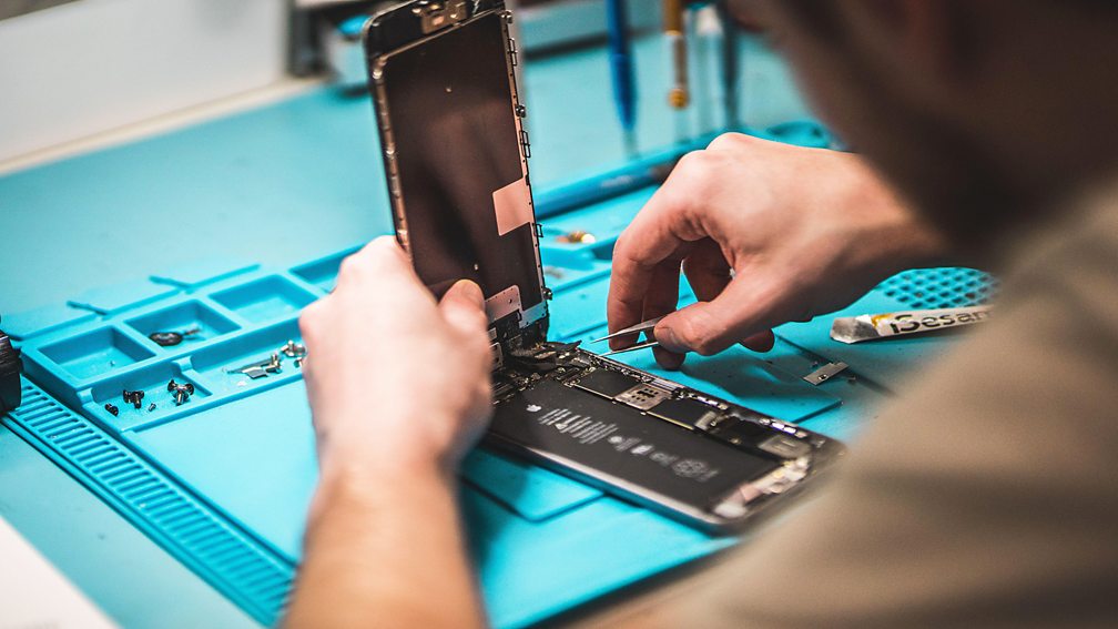 Alamy Modern smartphones require specialist skills to repair and will often produce error messages if not done through an official repair service (Credit: Alamy)