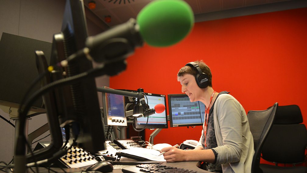 Writing a radio bulletin GCSE Journalism (CCEA) Revision BBC Bitesize