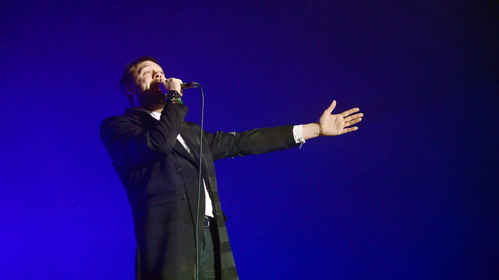 Tom Meighan commands the Main Stage