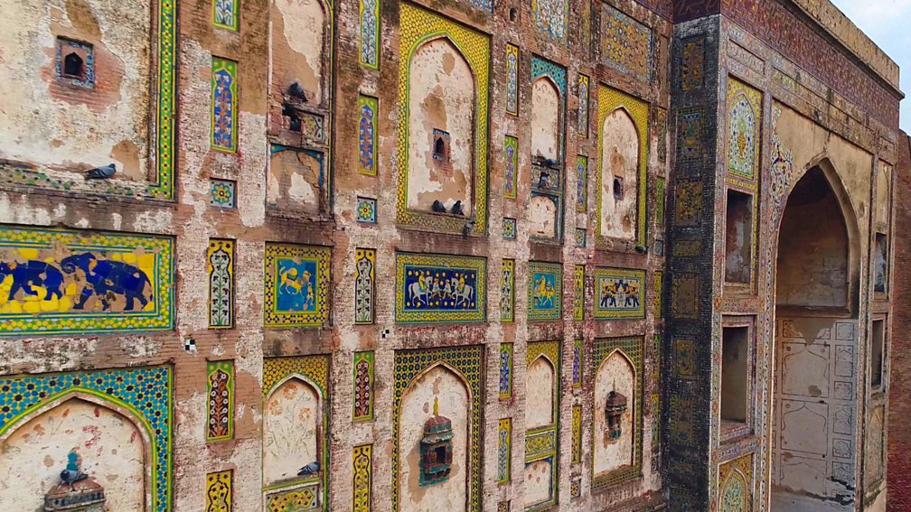 BBC The greatest wall you've never heard of Mesmerising mosaics