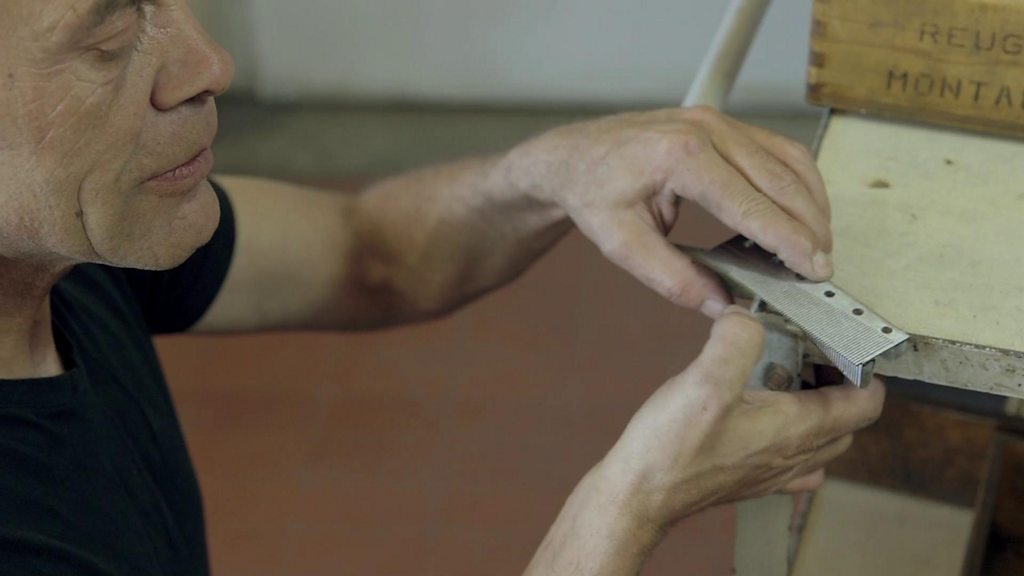 Music makers: Swiss music boxes endure in electronic age