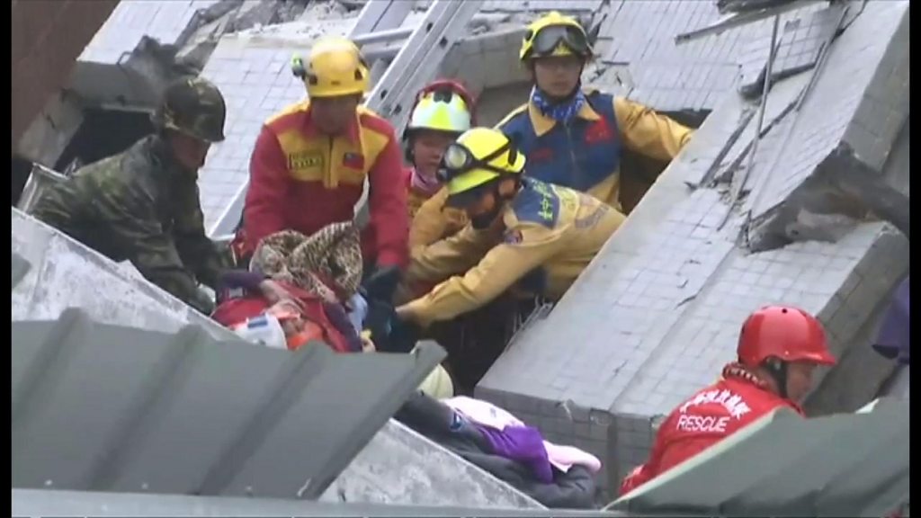 台湾南部地震 瓦礫の下に130人以上 cニュース