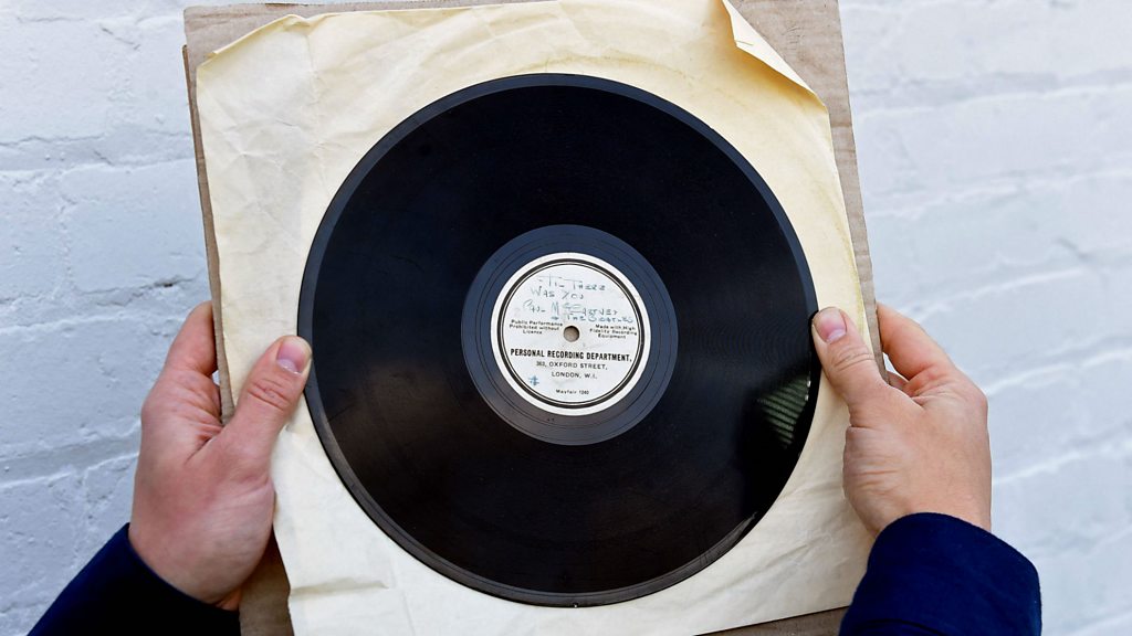 ビートルズ幻のレコードに1200万円。50年ぶりに屋根裏から発見