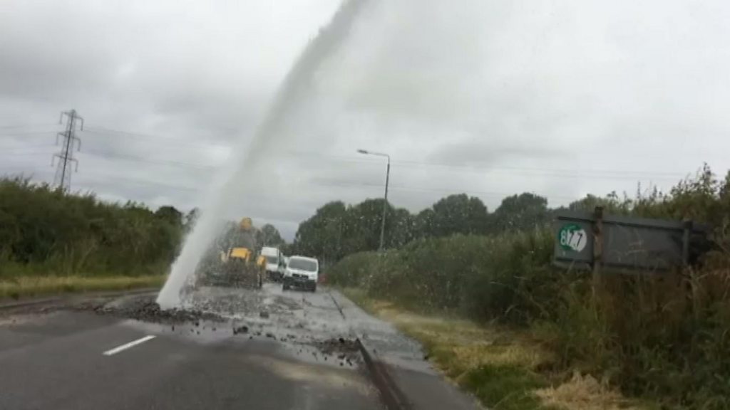 Water pipe burst blasts hole in road in Plumtree BBC News