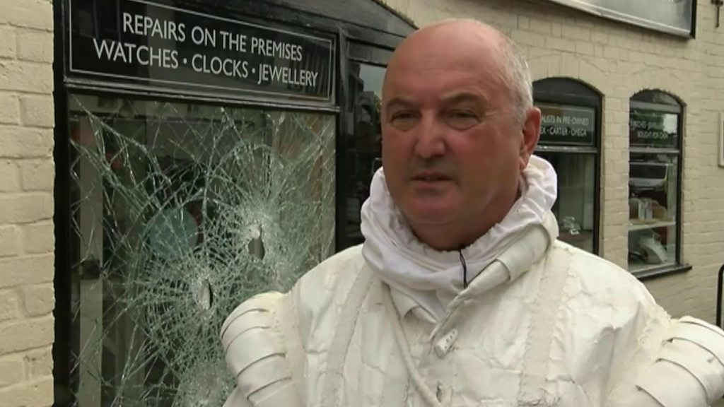 'Shakespeare's ghost' chases off robbers