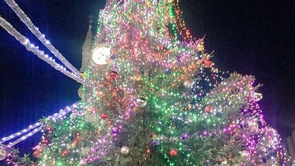 Leicester's festive tree labelled a "disgrace" BBC News