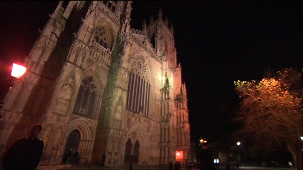 York Minster bells rung for first time since sackings - BBC News