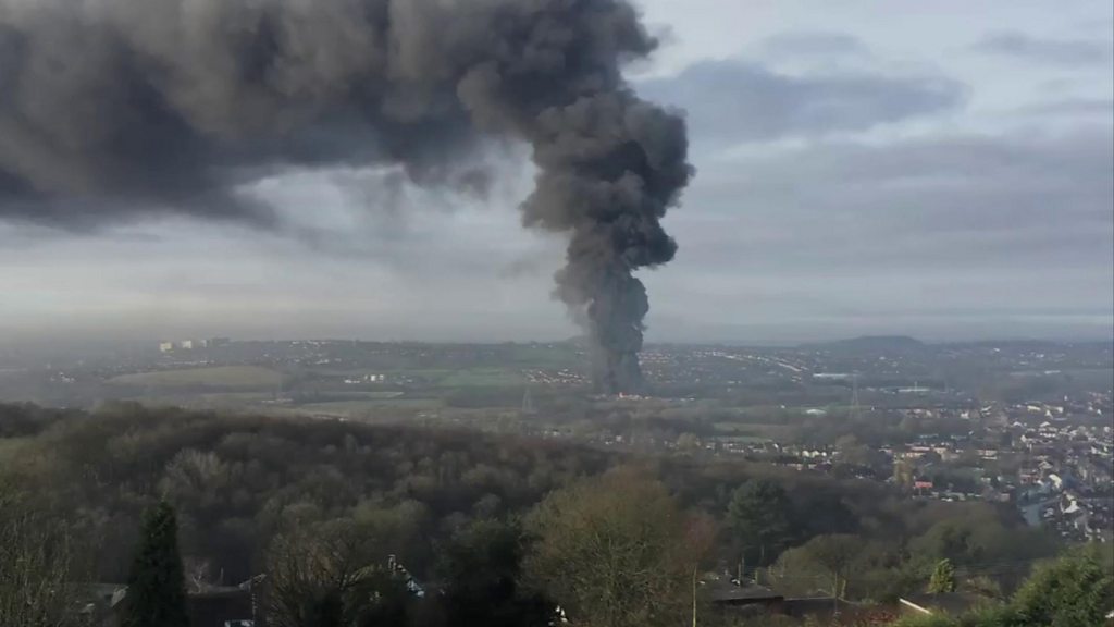 Fire engulfs recycling centre in Milton, Stoke-on-Trent - BBC News