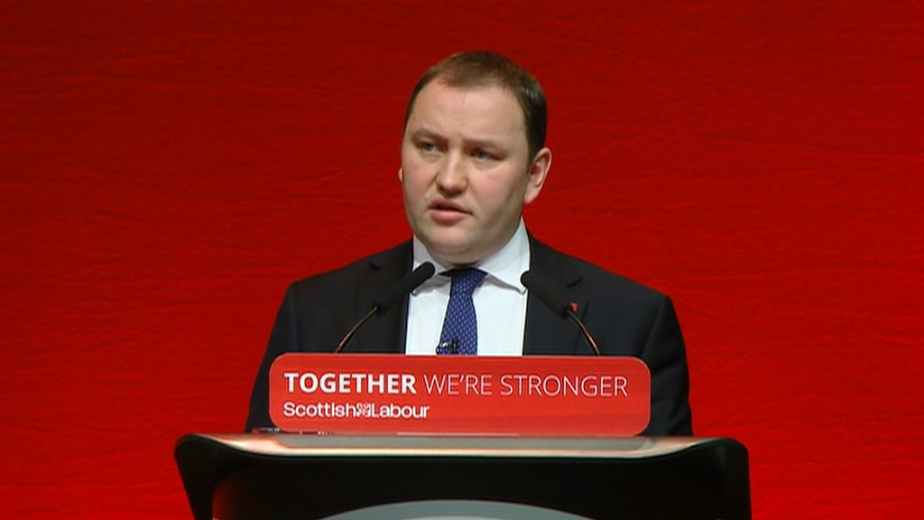 Scottish Labour conference delegates back federal UK motion BBC News