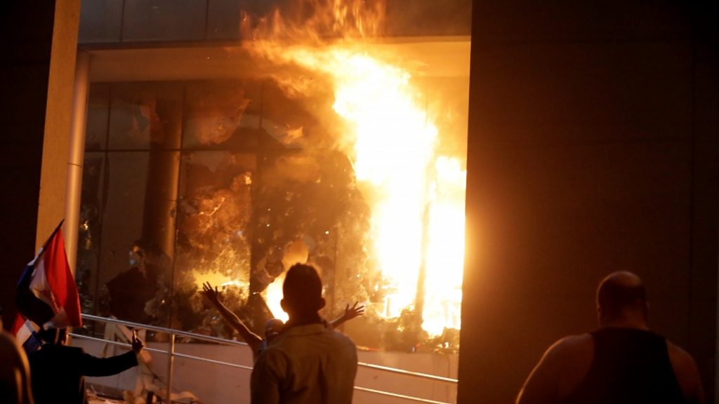 Protesters burn parliament in Paraguay