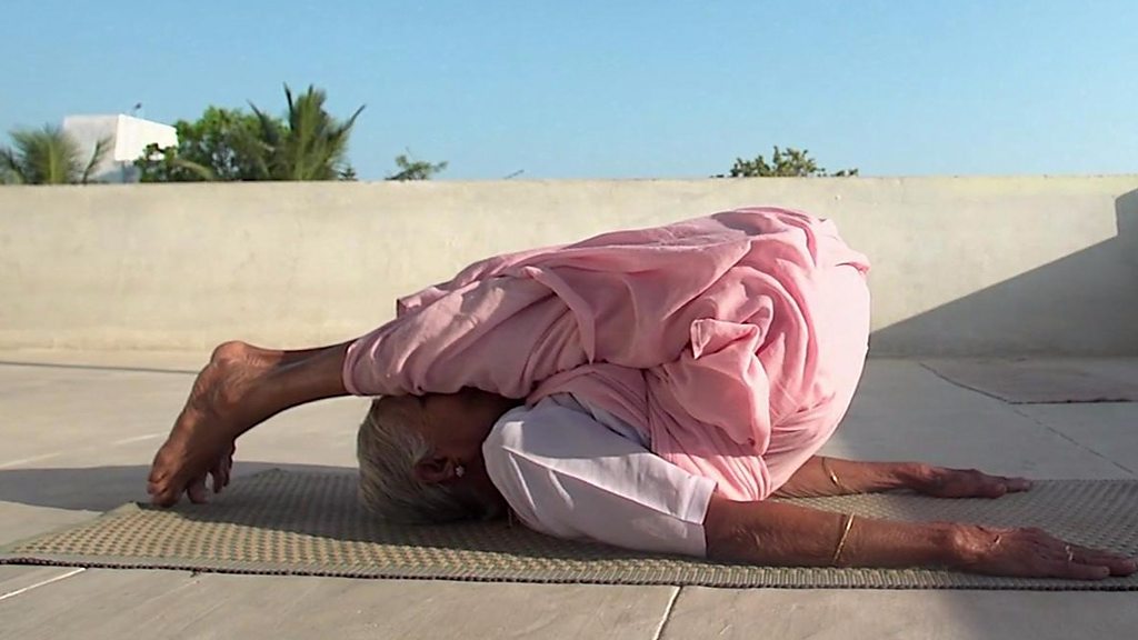 India yoga: Inspirational teacher V Nanammal dies at 99