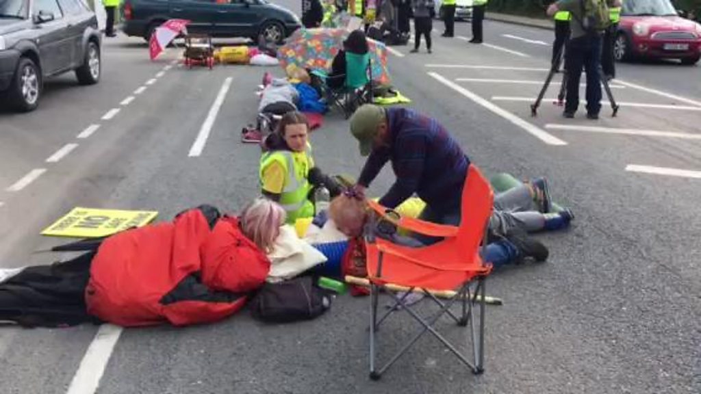 Preston New Road anti-fracking protest blocks A583