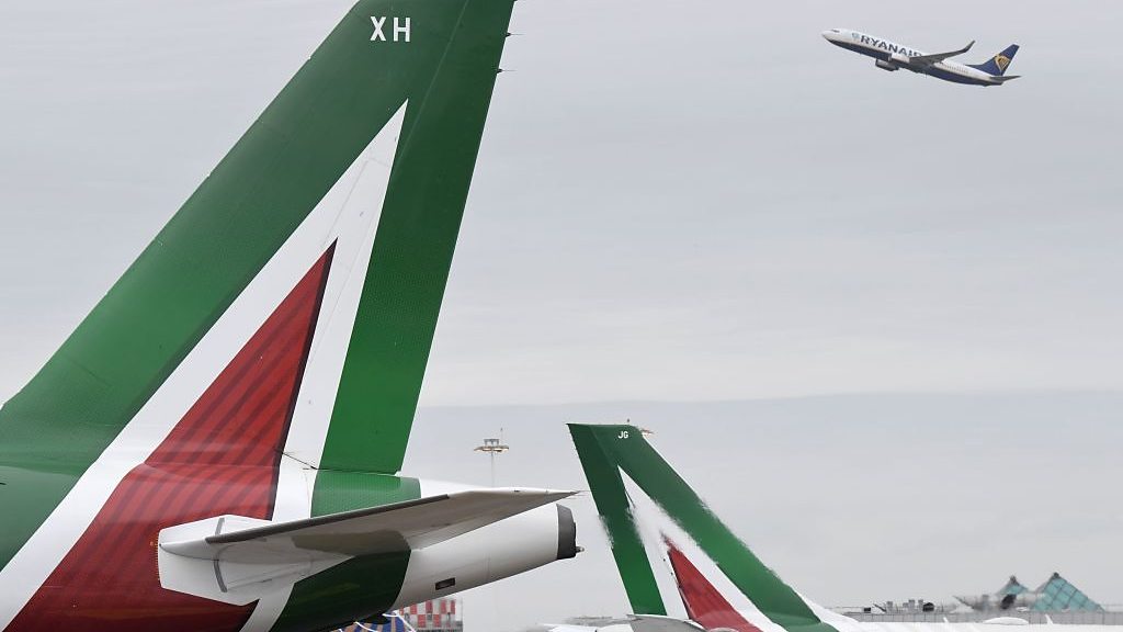 Alitalia slides into administration