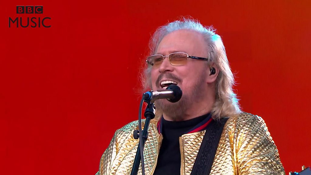 Barry Gibb brings Glastonbury to its feet