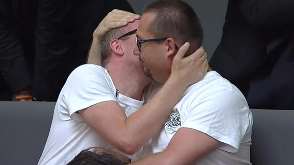 Germany gay marriage approved by MPs in snap vote