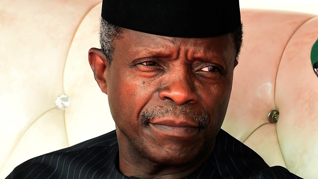 Ikki sikli yigit porno surat Xotinning pornografik tasvirlari